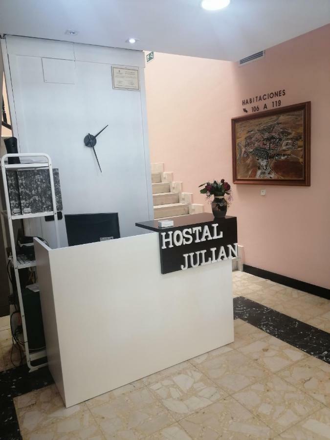 Hostal Julian Brunete Exterior foto