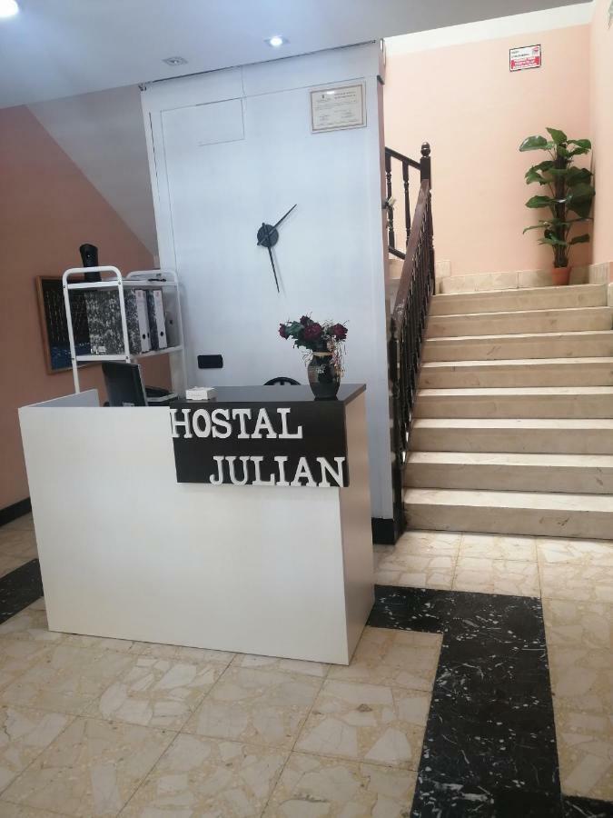 Hostal Julian Brunete Exterior foto